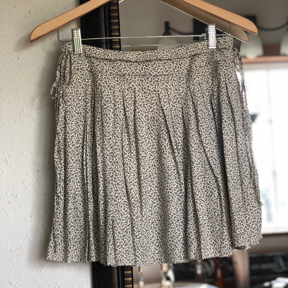 H&M pleated mini skirt